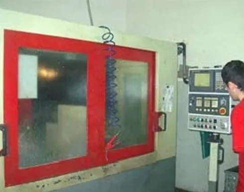 dispositivo industriale per tornitura